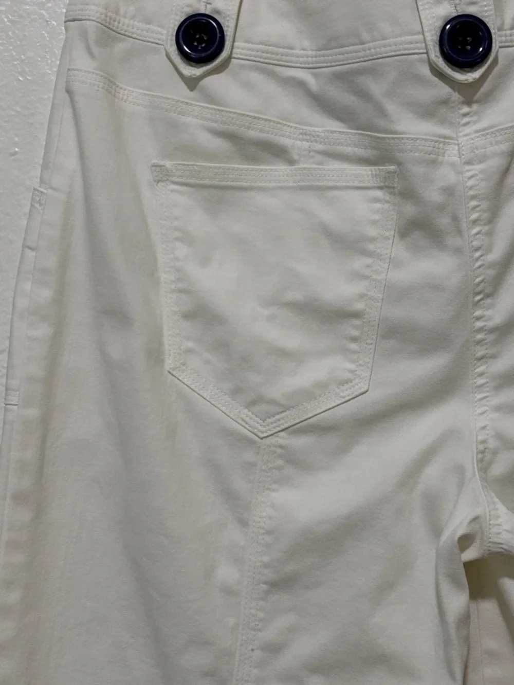 Talbots Capri Pants White Big Blue Button Detail Belt Loops Size 8 Five Pockets - Picture 9 of 13